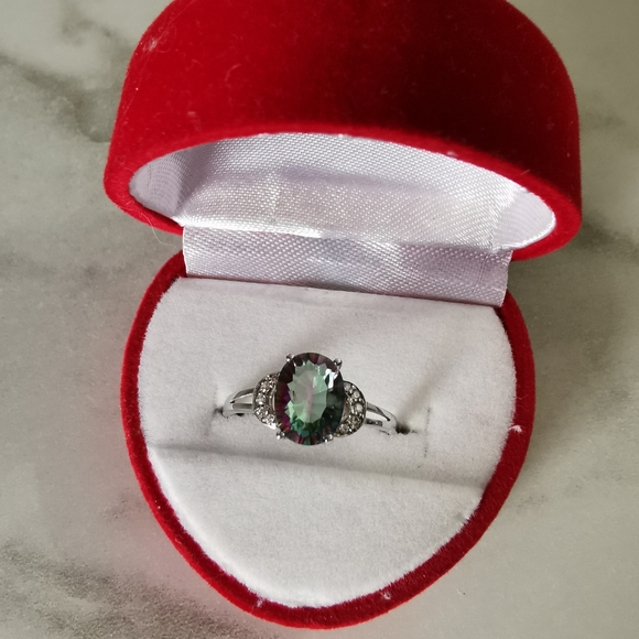 Beautiful Ring - Picture 2 of 3